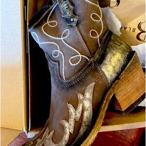 Gorgeous brand new Liberty Black cowboy boots! Still in original box!
